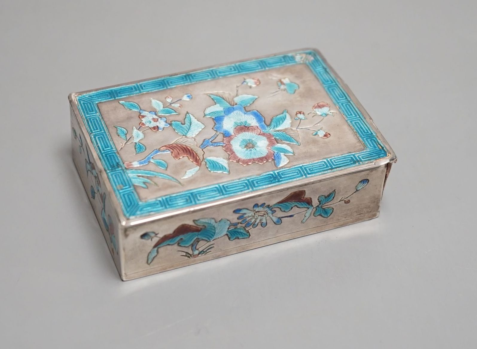 A Chinese Export white metal and enamel rectangular snuff box, 78mm.